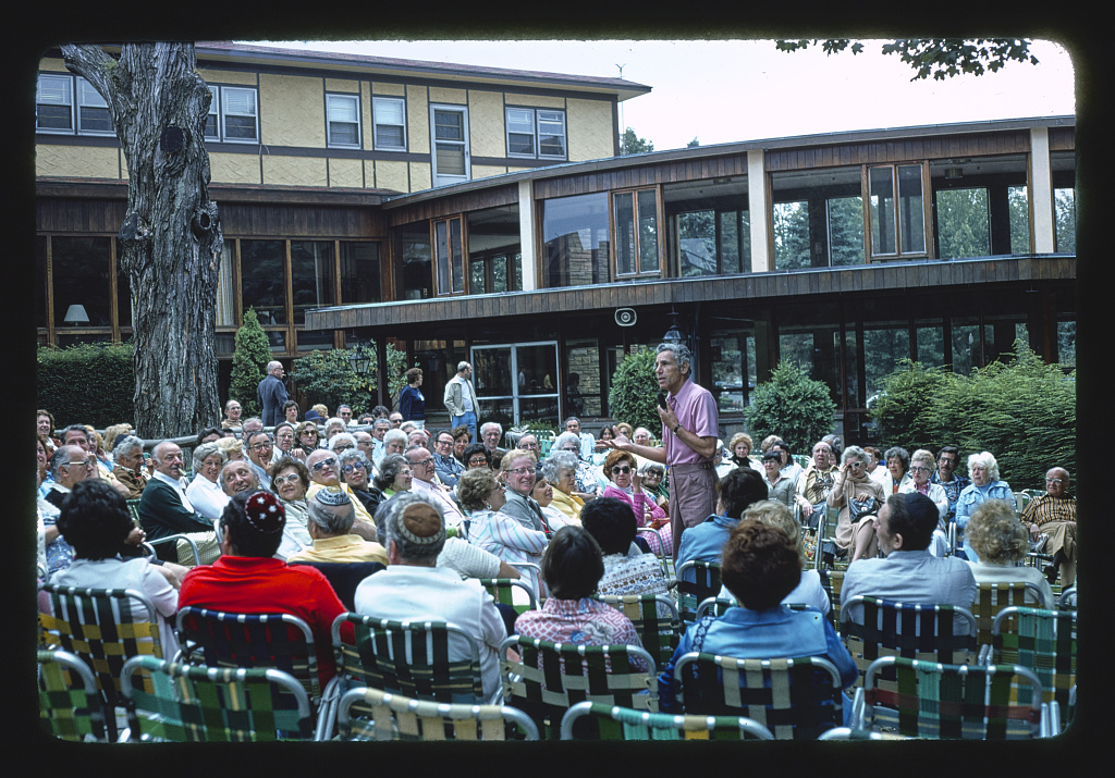 Lou Goldstein performing Simon Sez with guests